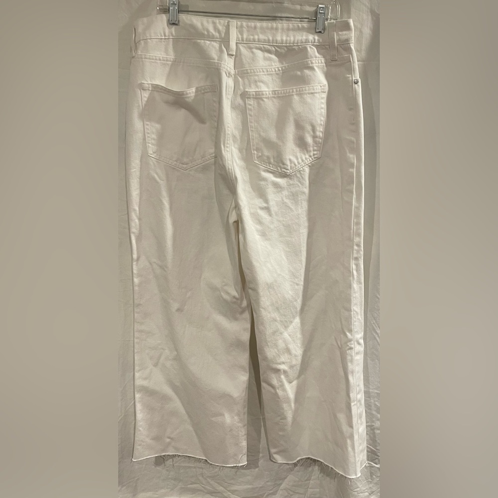 NWT JustFab White Wide Leg Jeans Size 34 Equivalent to 14/16 - Picture 3 of 4